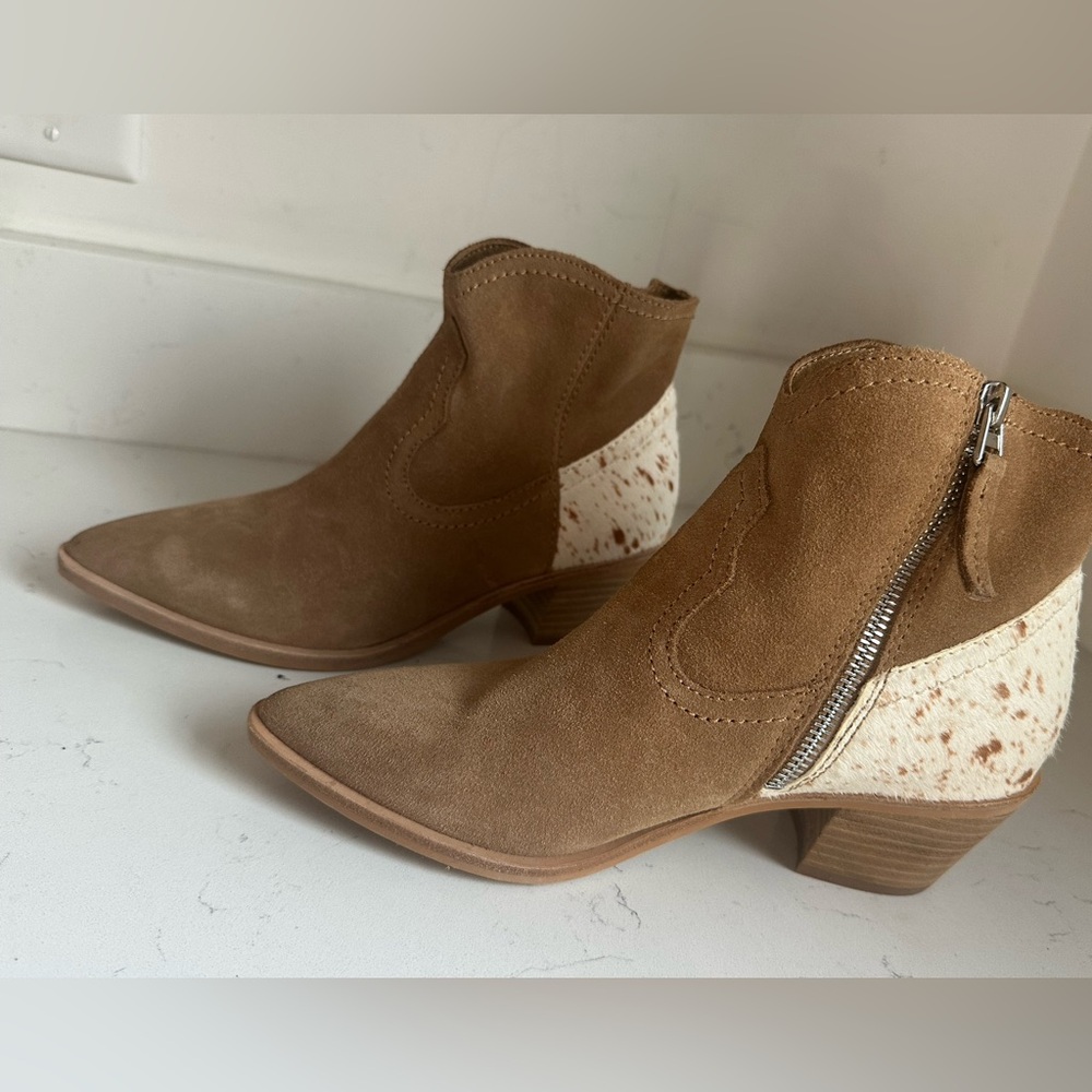 Dolce Vita Senica Dark Saddle Suede Bootie sz 6